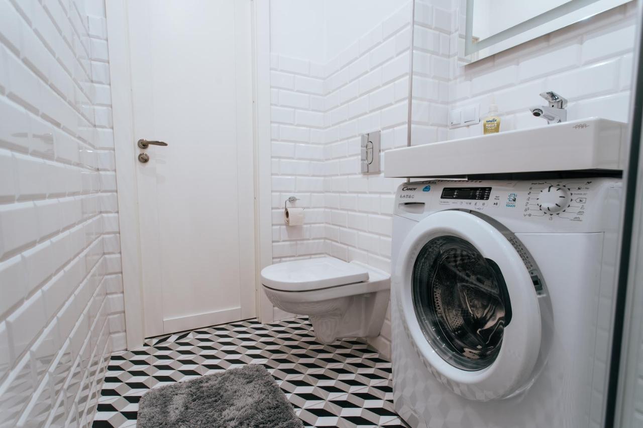 Stylish Latvian-Style Studio Apartment Near City Center, Parks, Cafes & Public Transit Riga Kültér fotó