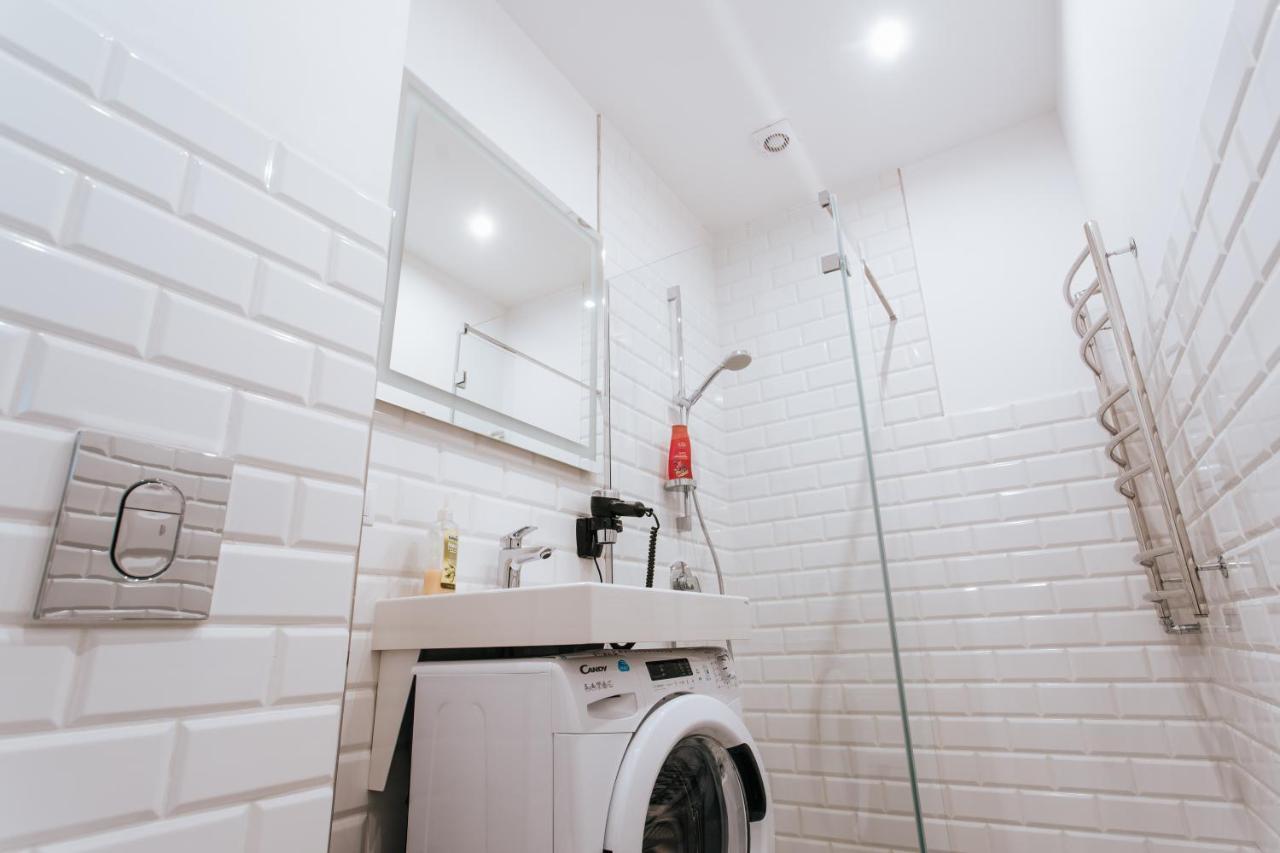 Stylish Latvian-Style Studio Apartment Near City Center, Parks, Cafes & Public Transit Riga Kültér fotó